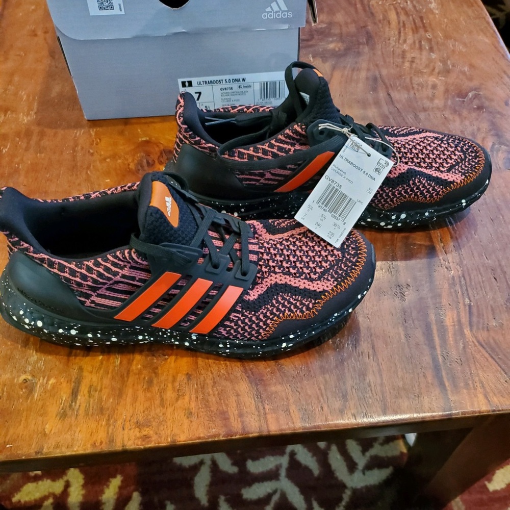 Wmns UltraBoost 5.0 DNA 'Black Wonder Red Speckled'